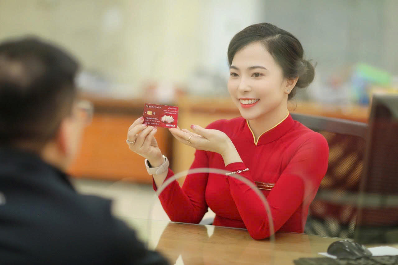 Agribank tập trung phát triển các sản phẩm, dịch vụ ngân hàng hiện đại, phù hợp với từng phân khúc khách hàng