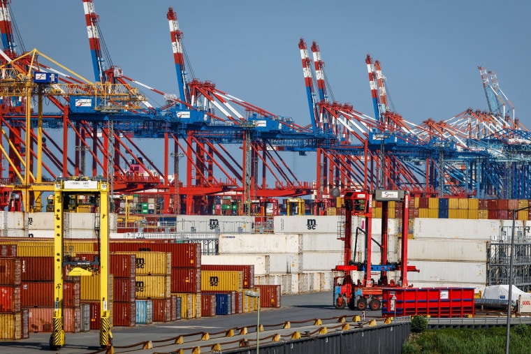 Mỹ áp thuế quan mới, kinh tế thế giới có nguy cơ bất ổn Mỹ áp thuế quan mới, kinh tế thế giới có nguy cơ bất ổn