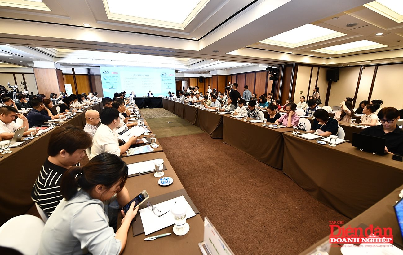 DIỄN ĐÀN KINH DOANH 2025 : Dệt may Việt Nam tìm đường vượt khó