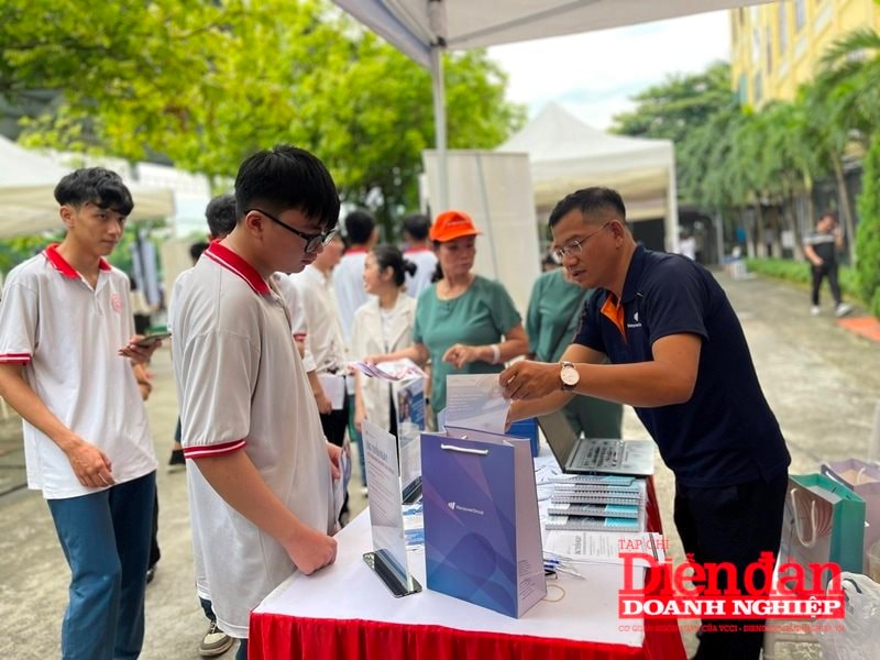 Cần hình thành mối liên kết chặt chẽ giữa nhà trường – doanh nghiệp