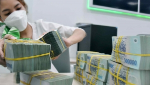 Nguy cơ bất ổn tài chính từ làn sóng nợ xấu phình to