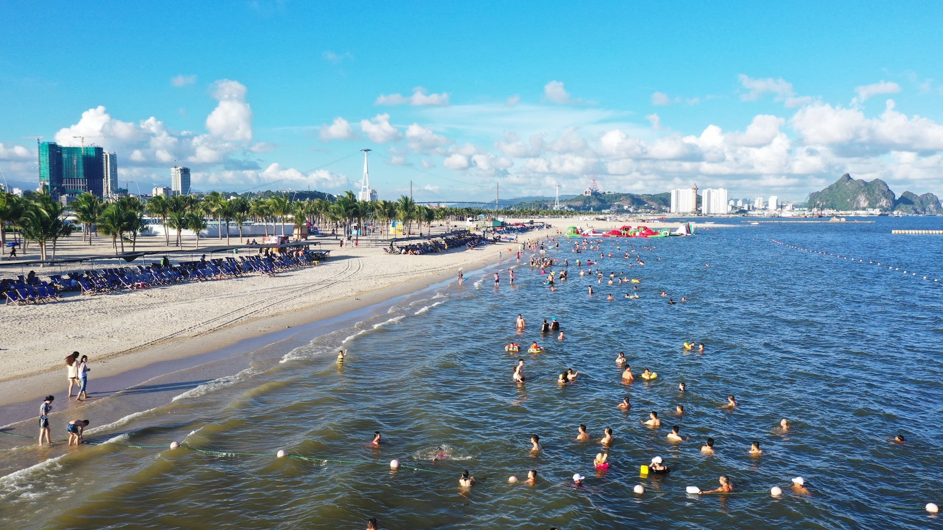 Giải mã thiết kế độc đáo của Sun Centro Town: Ba “hòn đảo” vươn mình giữa vịnh di sản Giải mã thiết kế độc đáo của Sun Centro Town: Ba “hòn đảo” vươn mình giữa vịnh di sản