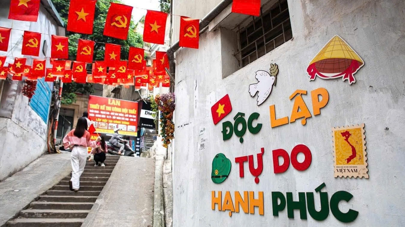 Hà Nội hút khách, doanh thu du lịch bứt phá