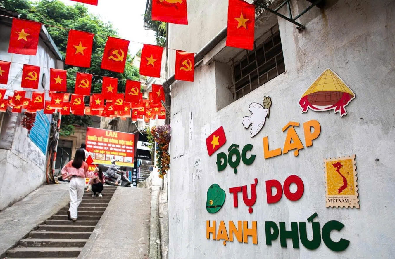 Hà Nội hút khách, doanh thu du lịch bứt phá