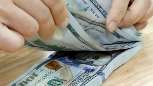 Kinh tế Việt Nam hưởng lợi thế nào từ quyết định hạ lãi suất của FED?