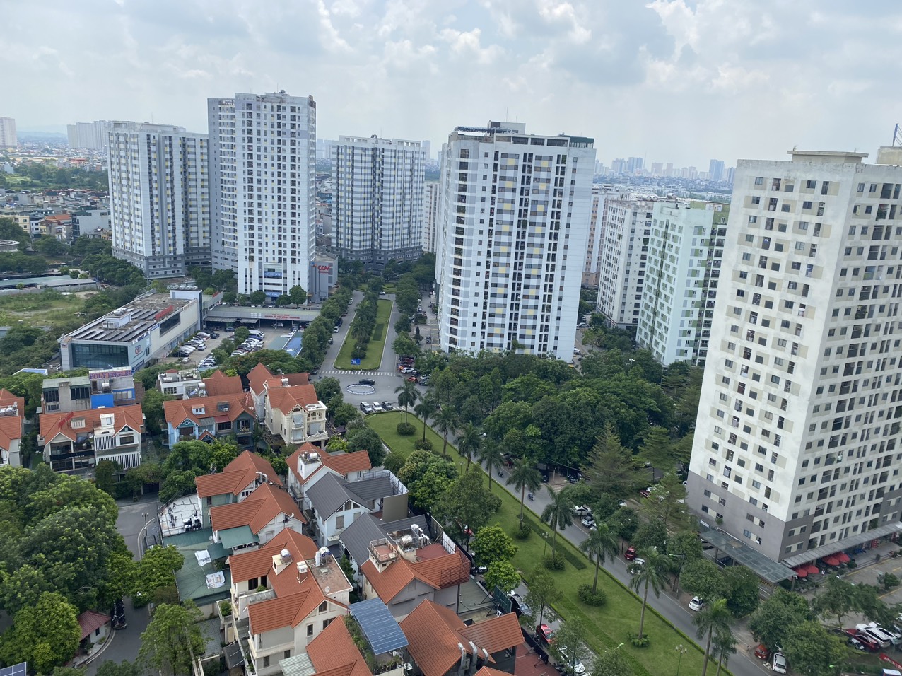 Triển khai các giải pháp tổng thể về cung - cầu, tài khoá, đất đai Triển khai các giải pháp tổng thể về cung - cầu, tài khoá, đất đai