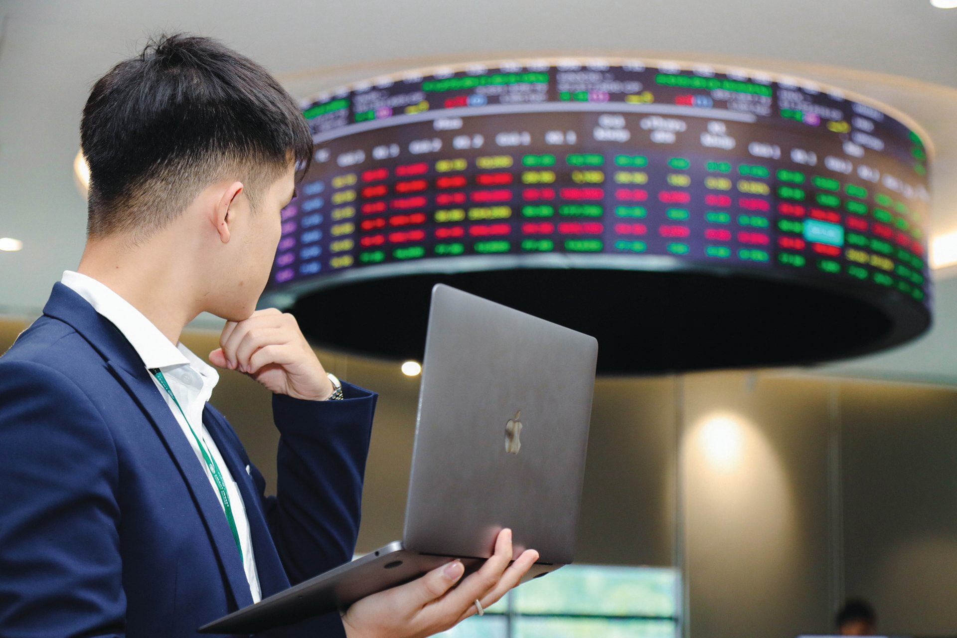 Chứng khoán tiếp tục lập đỉnh mới? Chứng khoán tiếp tục lập đỉnh mới?