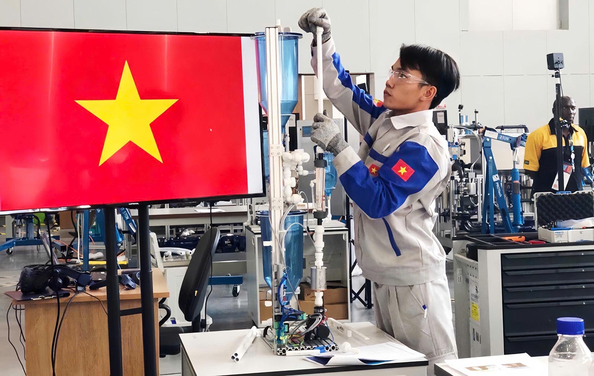 Bất ổn toàn cầu gia tăng, Việt Nam ứng phó thế nào? Bất ổn toàn cầu gia tăng, Việt Nam ứng phó thế nào?