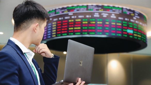 Chứng khoán tiếp tục lập đỉnh mới?