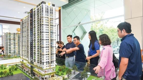 Dòng vốn tín dụng chảy mạnh vào bất động sản: Nguy cơ “sốt ảo”