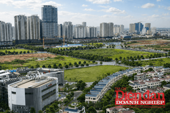 Thanh khoản bất động sản suy giảm, chủ đầu tư chịu áp lực kép