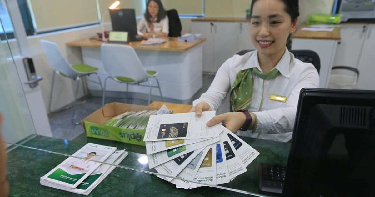 Vì sao hưởng nhiều lợi thế, VCB vẫn bị điều chỉnh giá mục tiêu?