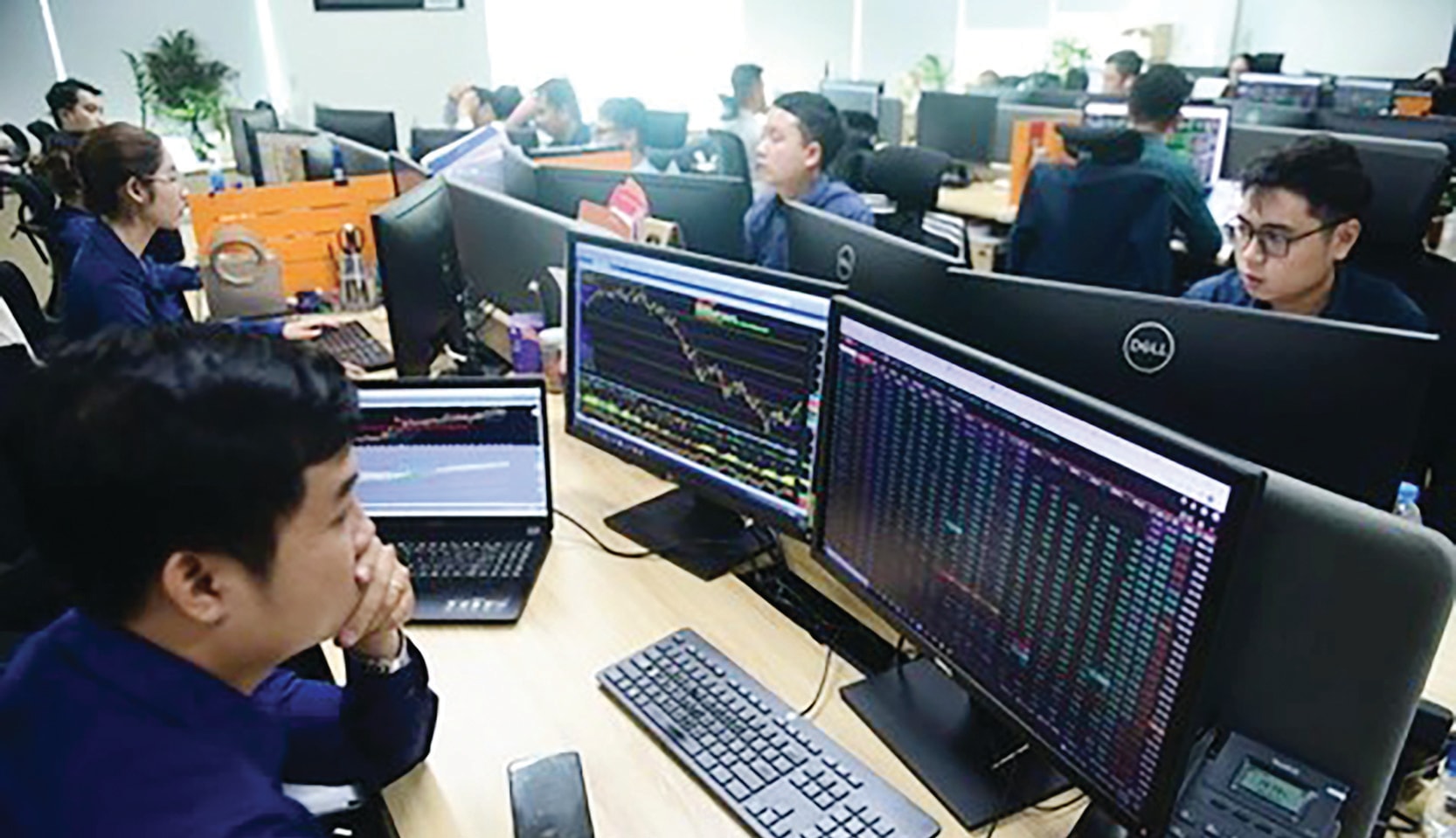 Tâm điểm dồn vào thông tin nâng hạng, rủi ro thị trường chứng khoán ở mức thấp