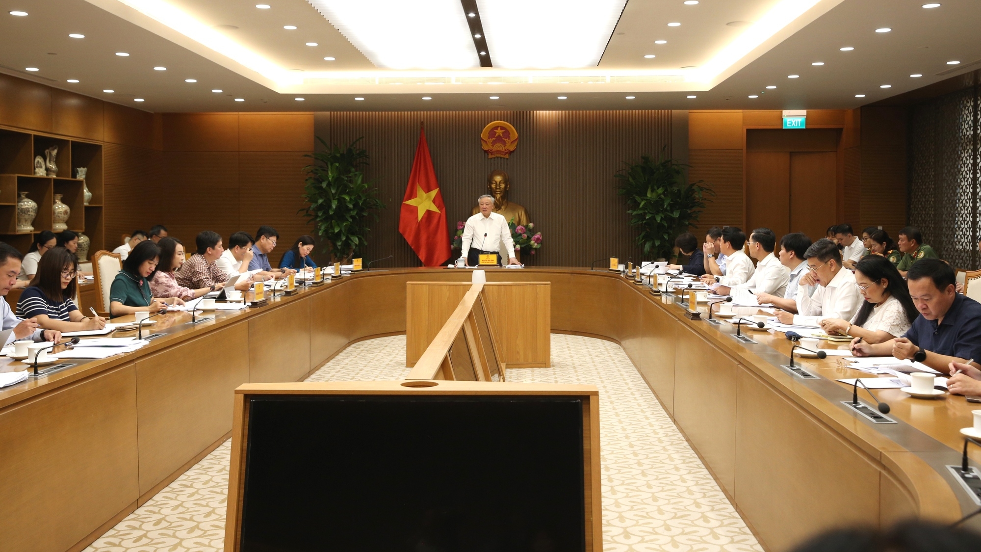 Xây dựng dự thảo các nghị định về Trung tâm tài chính quốc tế: Phải bảo đảm chất lượng tốt nhất