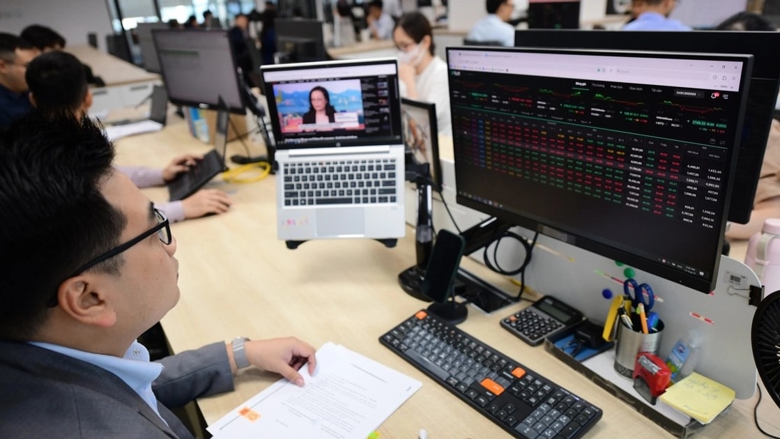 Quỹ mở cổ phiếu có hiệu suất thấp hơn VN-Index: Hiểu sao cho đúng?