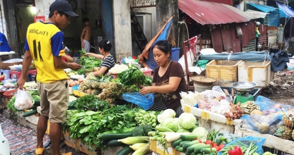 Gắn xử lý ‘chợ cóc’ với cải tạo, phát triển chợ dân sinh