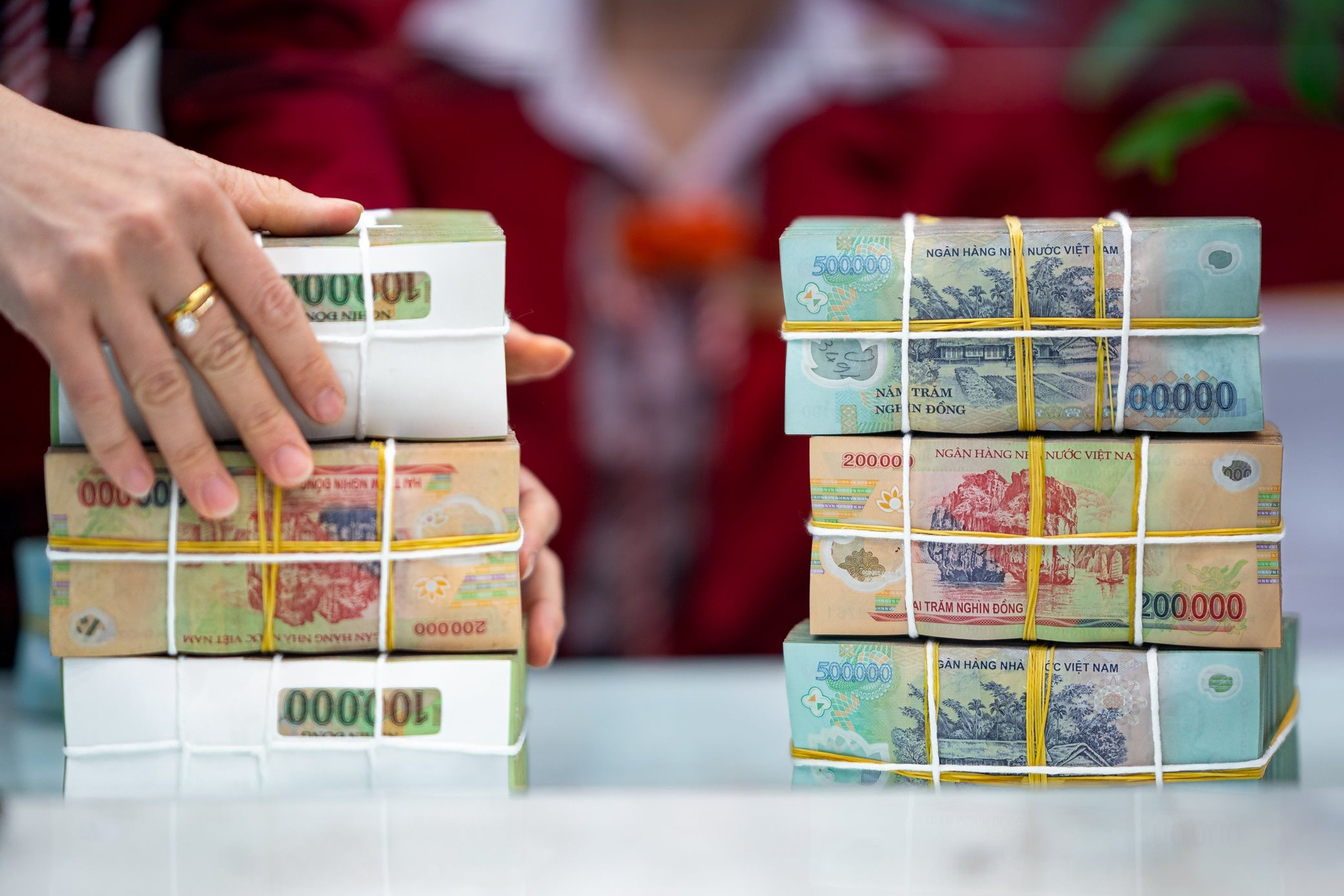 Ngân hàng tăng tốc cho vay, áp lực hút tiền gửi đẩy chi phí vốn lên cao Ngân hàng tăng tốc cho vay, áp lực hút tiền gửi đẩy chi phí vốn lên cao