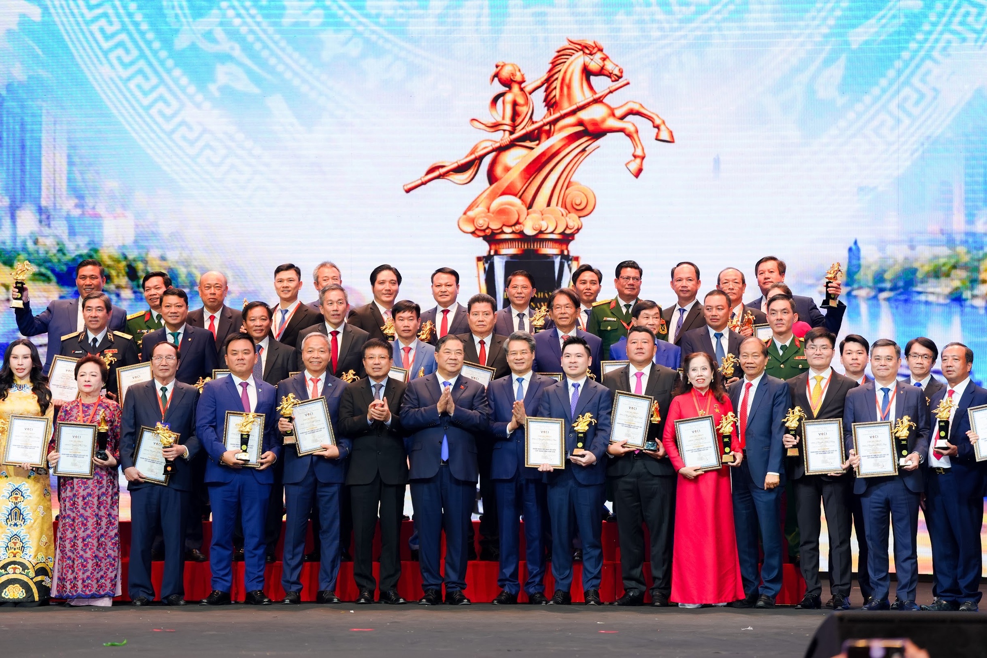 Chính phủ kiến tạo, doanh nghiệp, tiên phong thúc đẩy, tăng trưởng Chính phủ kiến tạo, doanh nghiệp, tiên phong thúc đẩy, tăng trưởng