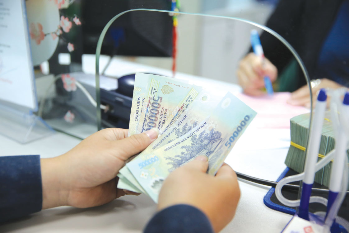 NHNN yêu cầu giảm lãi suất, ngân hàng không tuân thủ có thể bị hạ room tín dụng năm 2027 NHNN yêu cầu giảm lãi suất, ngân hàng không tuân thủ có thể bị hạ room tín dụng năm 2027