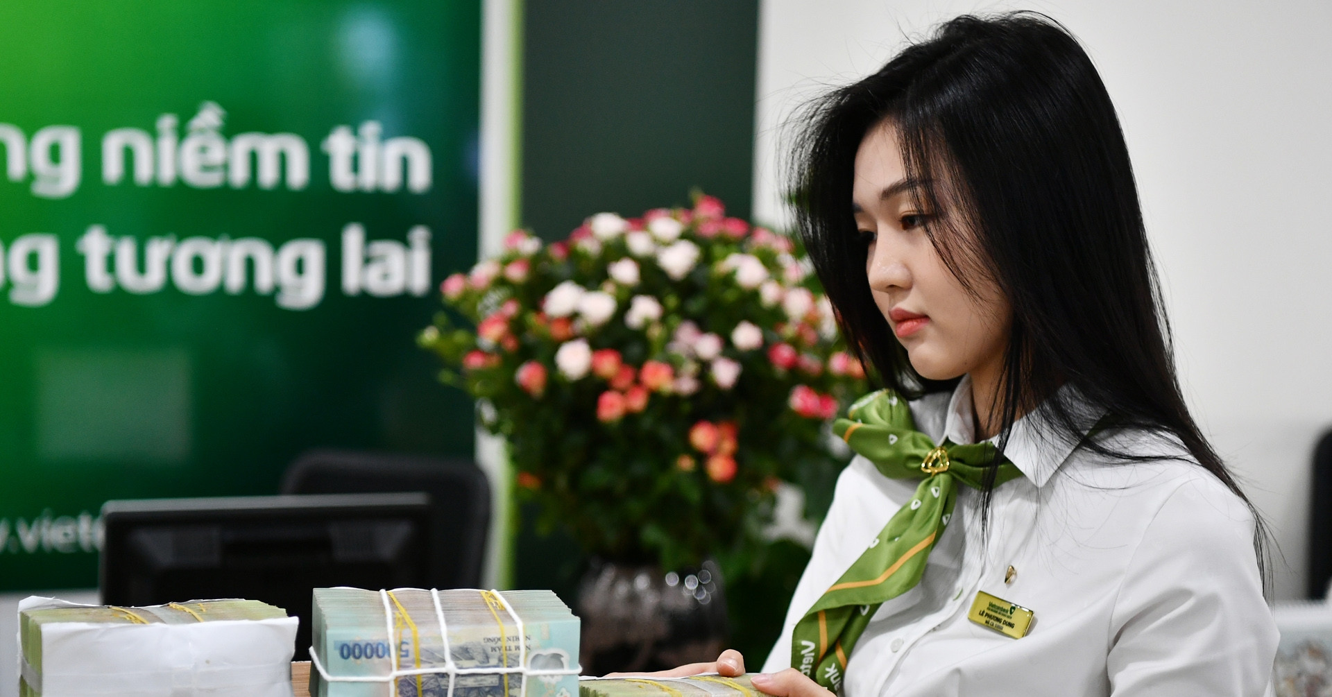 Giảm lãi suất, ngân hàng tìm lời giải từ đâu?