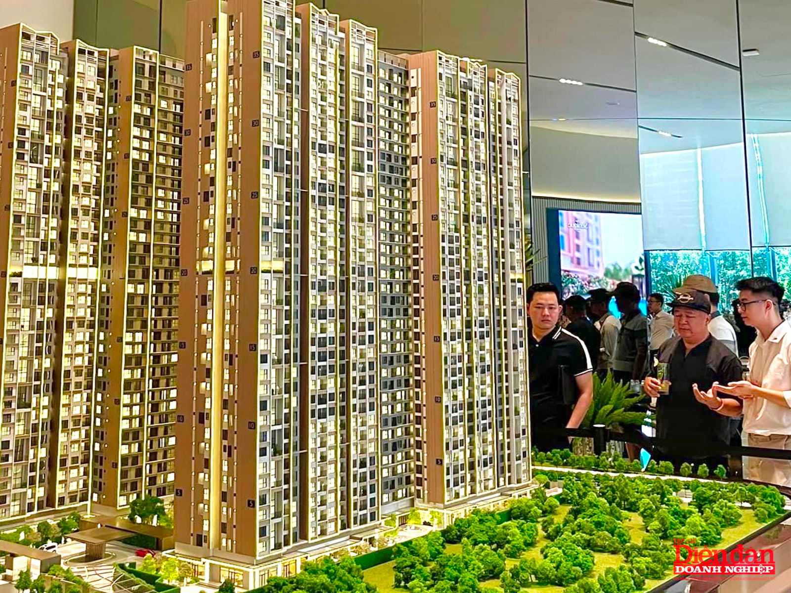 Vì sao lãi suất vay mua nhà hấp dẫn, người dân vẫn ngại “xuống tiền”?