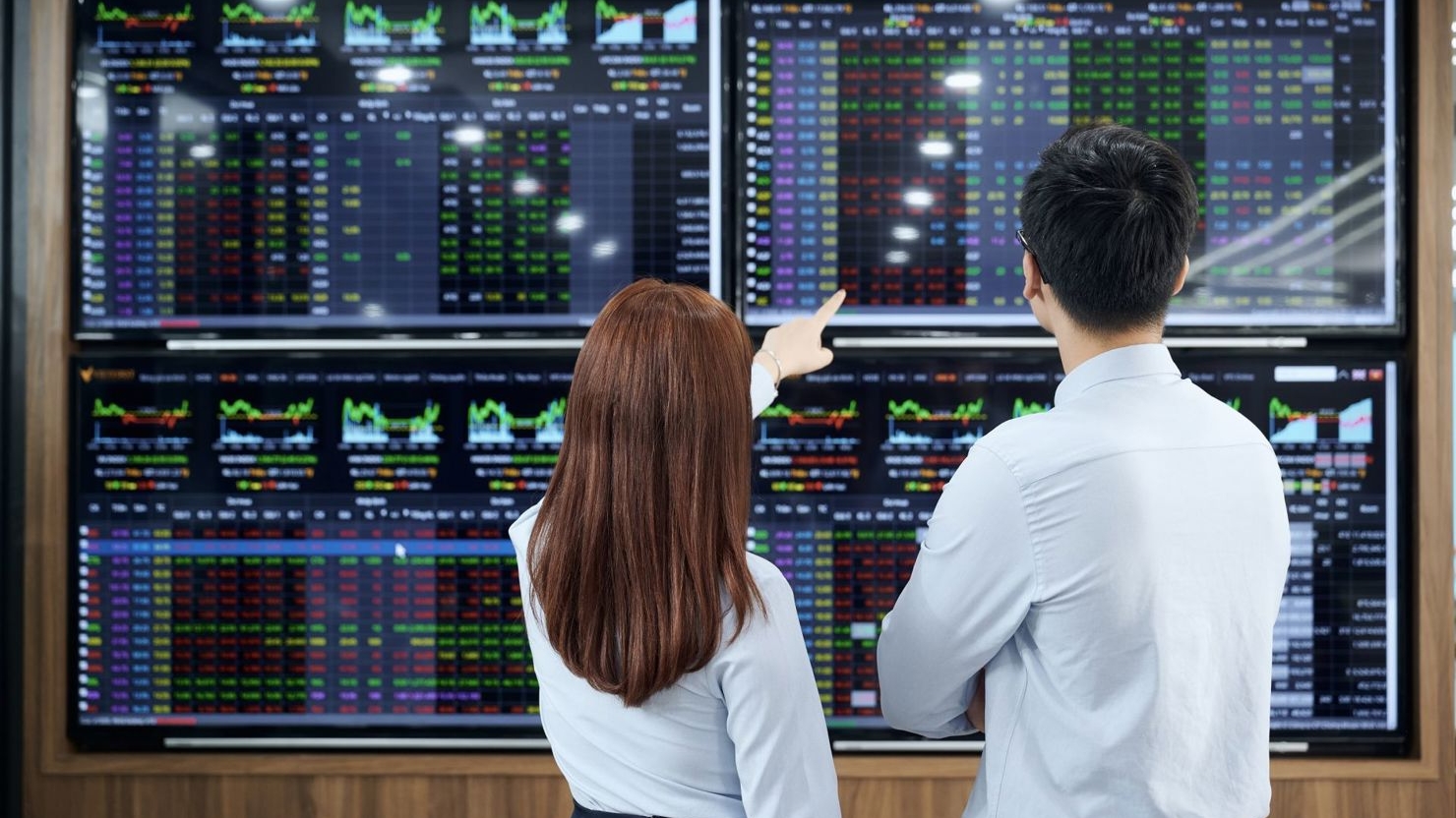 Thị trường tích lũy, cơ hội mở ra với cổ phiếu cơ bản trong tháng 11