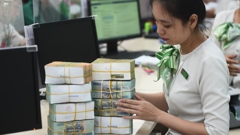 Biên lãi ròng thu hẹp, điểm sáng lợi nhuận ngân hàng đến từ đâu?