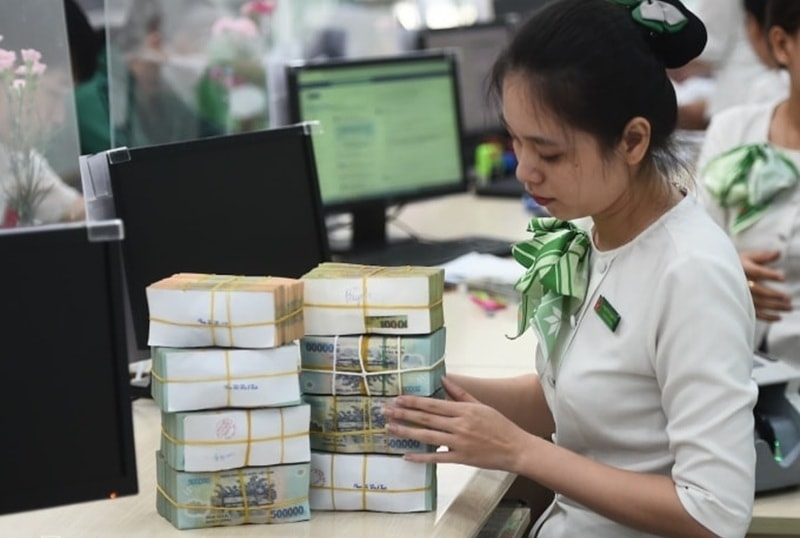 Biên lãi ròng thu hẹp, điểm sáng lợi nhuận ngân hàng đến từ đâu? Biên lãi ròng thu hẹp, điểm sáng lợi nhuận ngân hàng đến từ đâu?