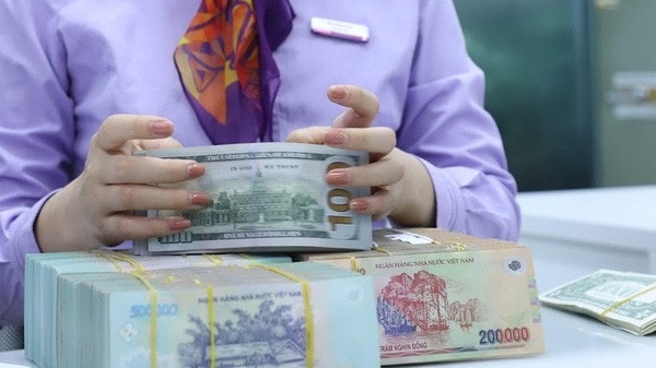 Chi đầu tư phát triển tăng cao, lãi suất tiếp tục hỗ trợ tăng trưởng