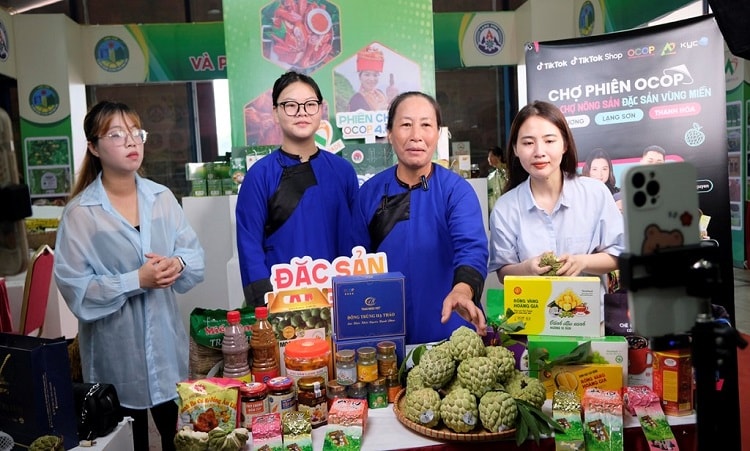 “Chìa khoá” để tiểu thương tham gia thị trường số “Chìa khoá” để tiểu thương tham gia thị trường số