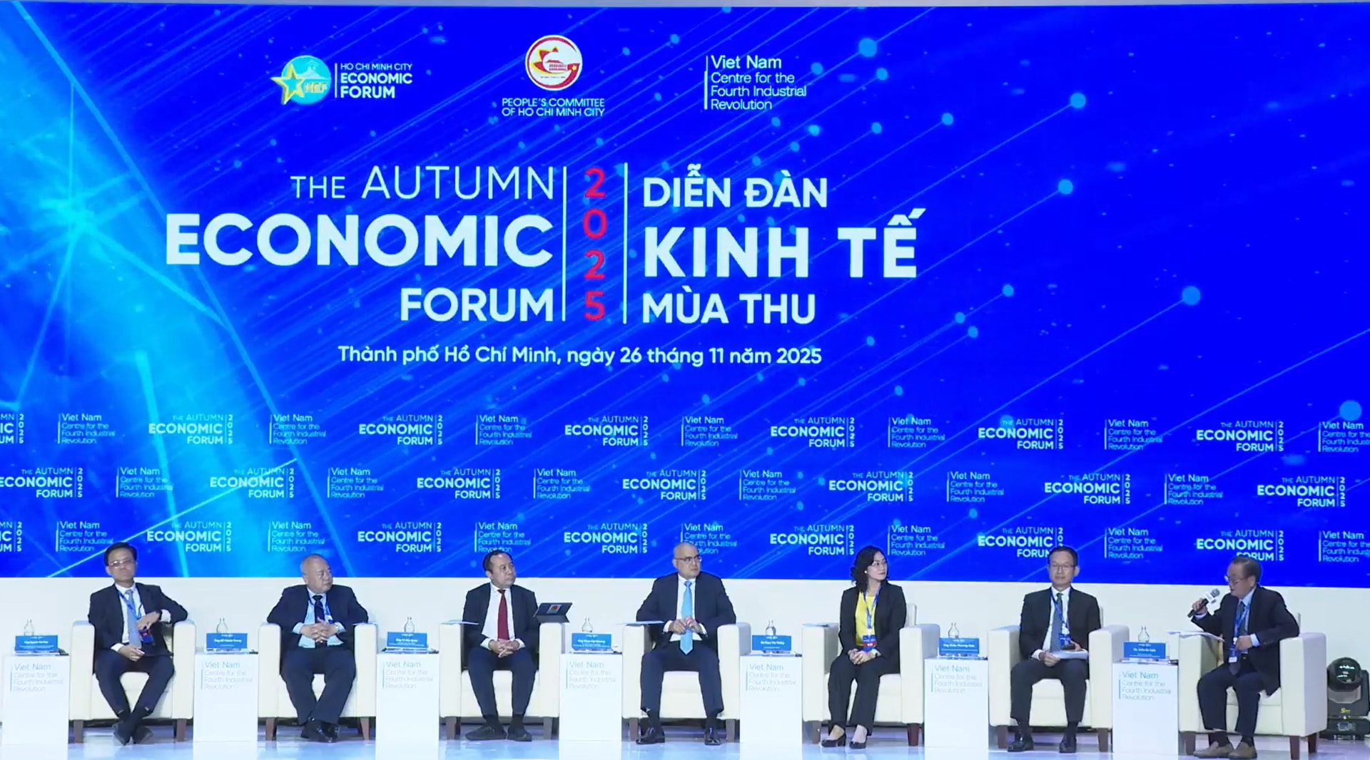 Tài chính để chuyển đổi kép: Từ chiến lược đến hành động Tài chính để chuyển đổi kép: Từ chiến lược đến hành động