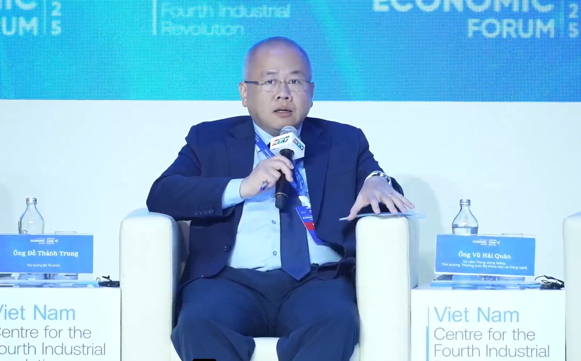 Tài chính để chuyển đổi kép: Từ chiến lược đến hành động Tài chính để chuyển đổi kép: Từ chiến lược đến hành động