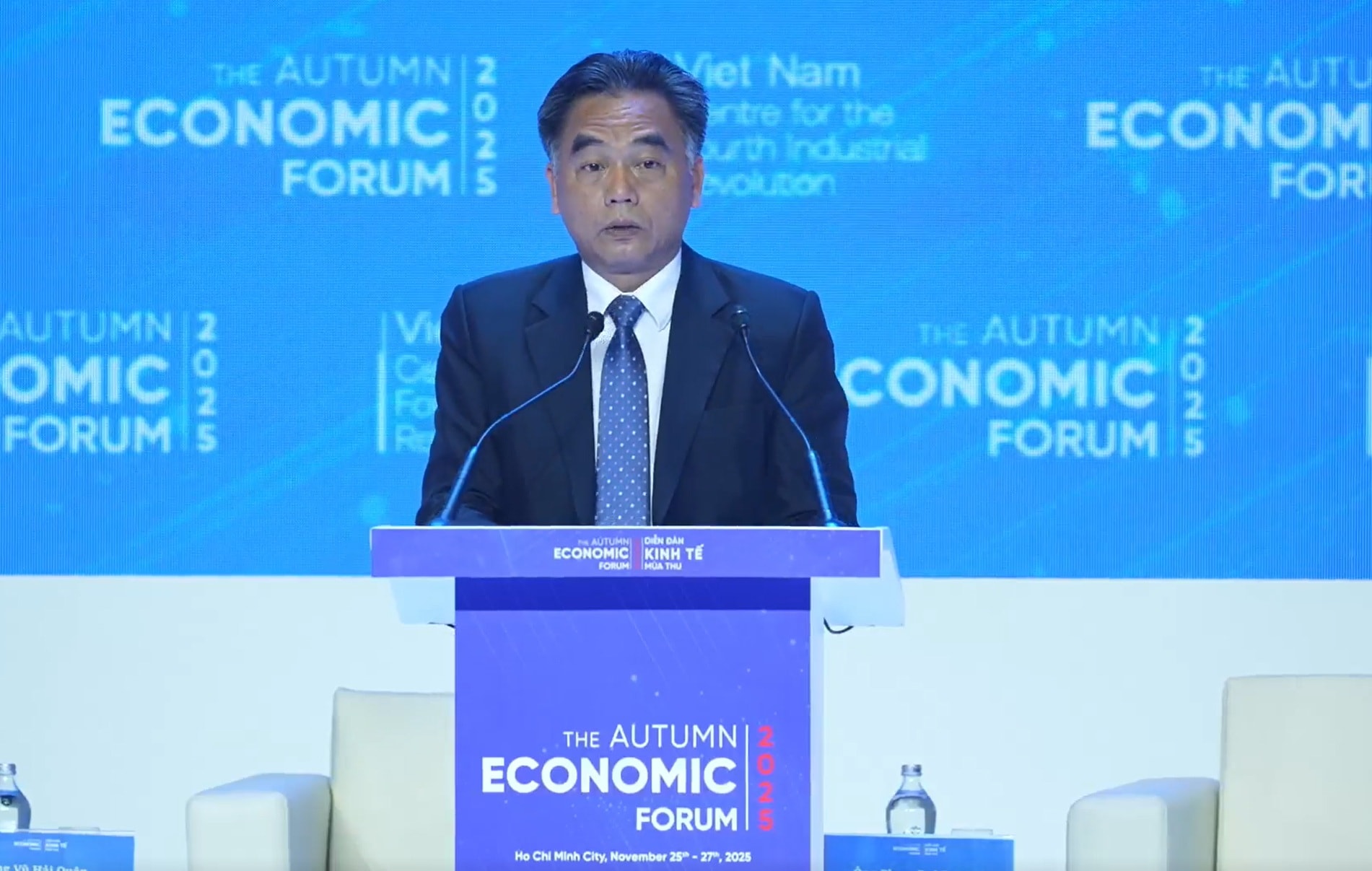 Tài chính để chuyển đổi kép: Từ chiến lược đến hành động Tài chính để chuyển đổi kép: Từ chiến lược đến hành động