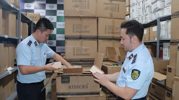 Hàng lậu, hàng giả diễn biến phức tạp dịp cuối năm Hàng lậu, hàng giả diễn biến phức tạp dịp cuối năm