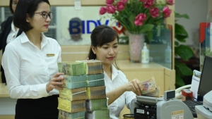 Tín dụng tiến sát mục tiêu tăng trưởng cả năm