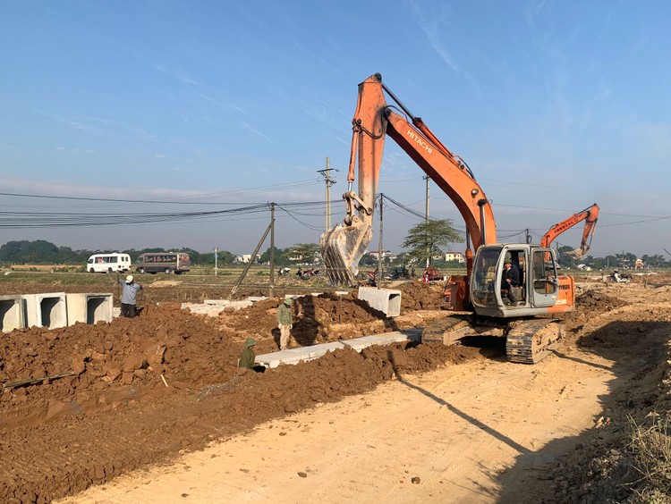 Đấu thầu tại huyện Nghĩa Đàn (Nghệ An): Vì đâu nên nỗi? Nửa cuối năm 2022, Ban Quản lý dự án đầu tư xây dựng huyện Nghĩa Đàn (Nghệ An) công bố kết quả lựa chọn nhà thầu 26 gói thầu thì 23 gói thầu chỉ có 1 nhà thầu tham dự. Ảnh minh họa: Nhã Chi