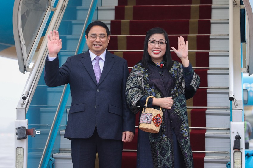 Thủ tướng Phạm Minh Chính và phu nhân lên đường thăm Singapore, Brunei ảnh 1