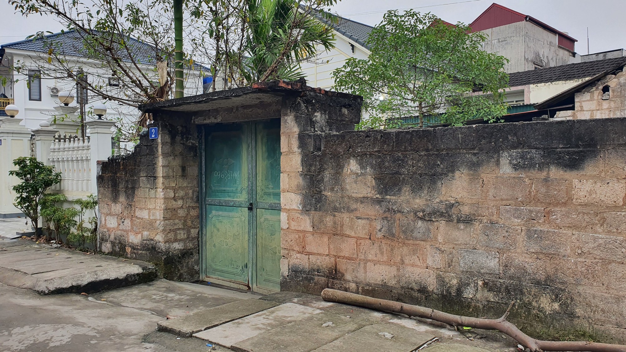 Cô đồng bổ cau "đúng nhận, sai cãi" bị phạt 7,5 triệu đồng