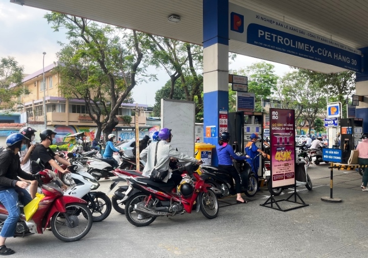 Giá xăng trong nước hôm nay có thể giảm nhẹ 400 đồng/lít Giá xăng trong nước hôm nay có thể giảm nhẹ 400 đồng/lít - 1