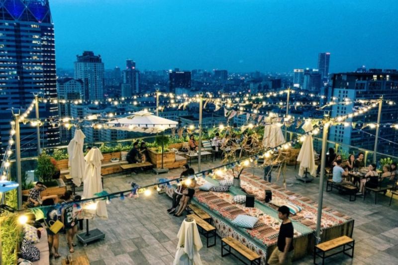 Đi uống nước ở Trill Rooftop Café