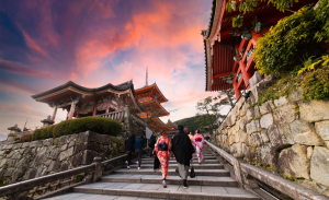 Nhật Bản: Sự đối lập của du lịch trong và ngoài nước