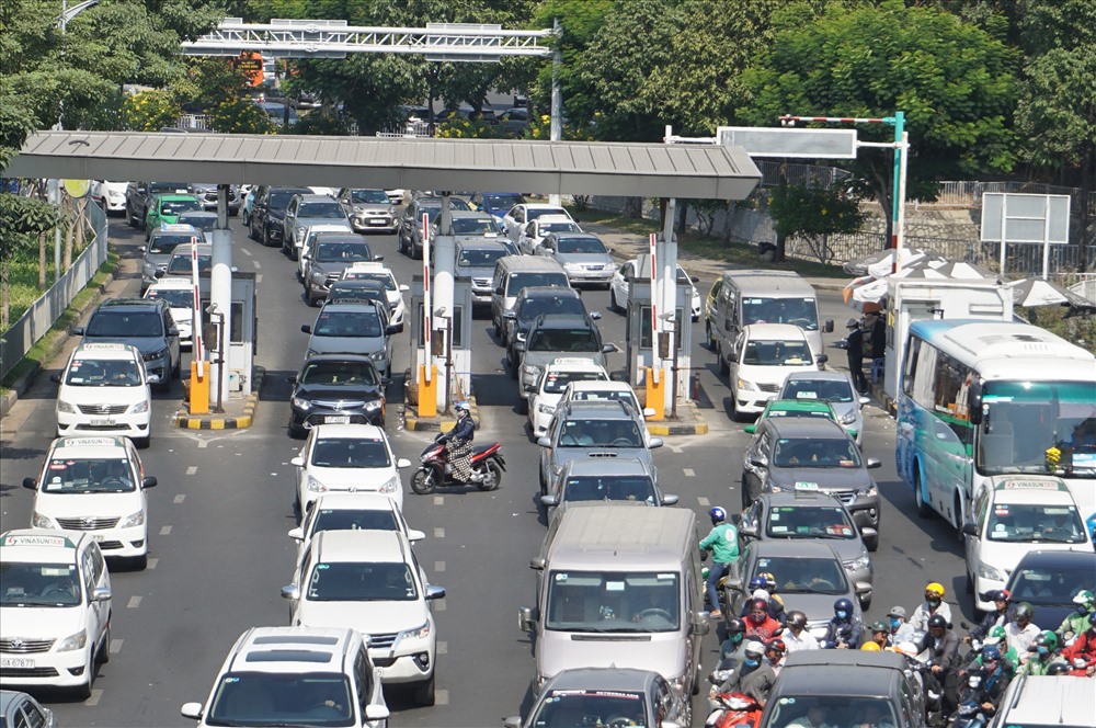 Đề xuất thu phí không dừng ô tô ra vào sân bay