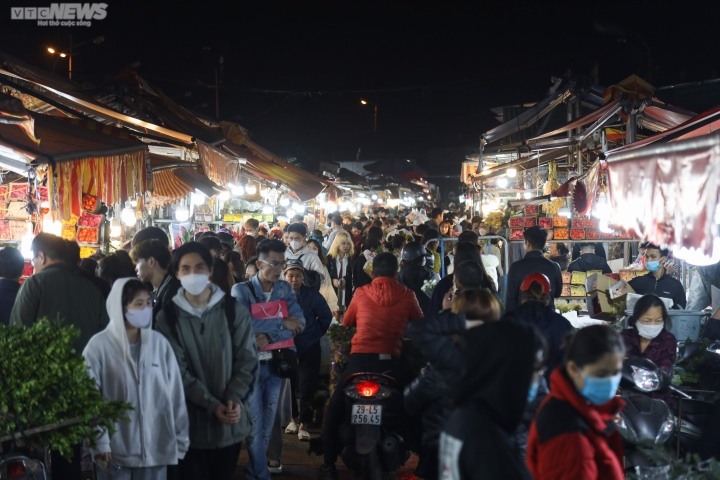 Giá hoa 8/3 tăng Giá hoa 8/3 tăng 'phi mã' - 1