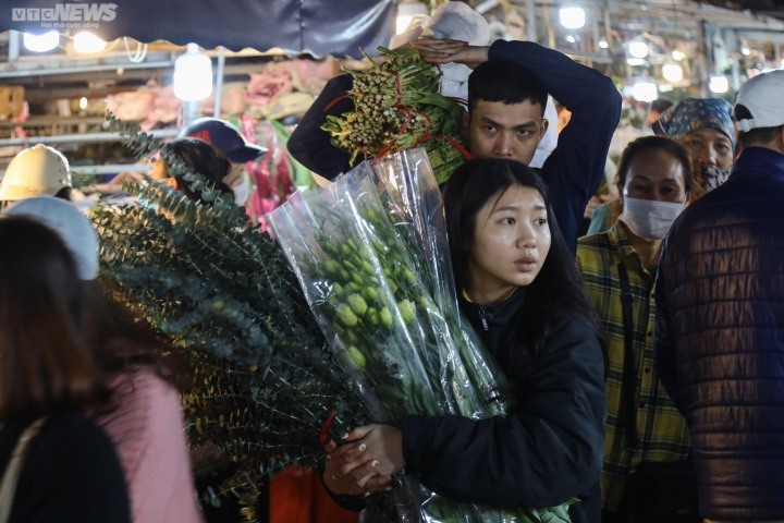 Giá hoa 8/3 tăng Giá hoa 8/3 tăng 'phi mã' - 9