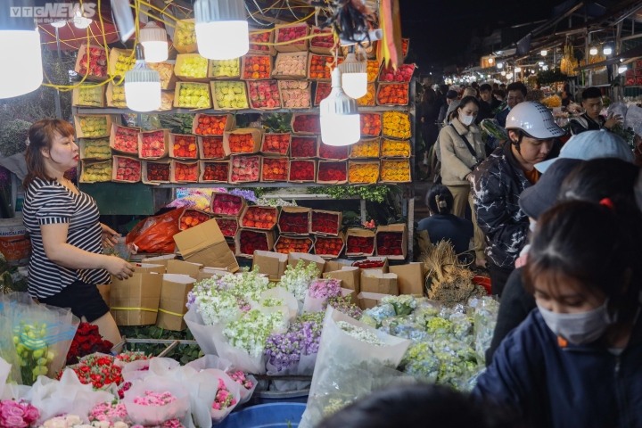 Giá hoa 8/3 tăng Giá hoa 8/3 tăng 'phi mã' - 4