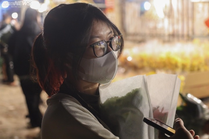 Giá hoa 8/3 tăng Giá hoa 8/3 tăng 'phi mã' - 8