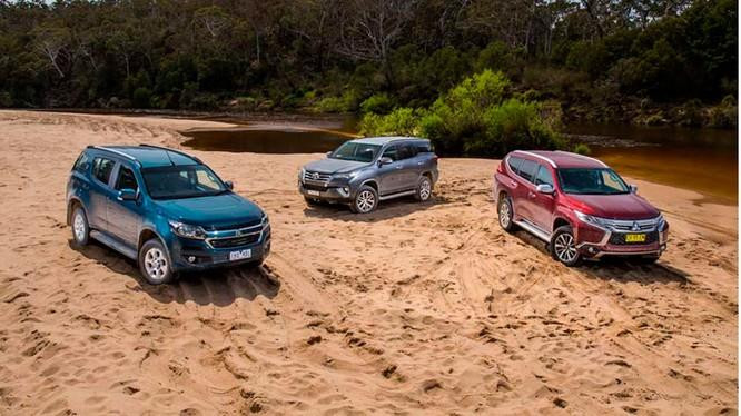 holdentrailblazerblue2016toyotafortunergrey2016andmitsubishipajerosportred20165_jttt(1).jpg