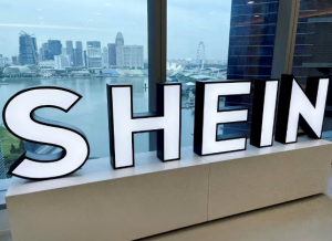 Đại chiến giữa ông lớn và tân binh làng thời trang Trung Quốc: người dân Mỹ thoải mái shopping với giá chỉ 2 cốc trà sữa