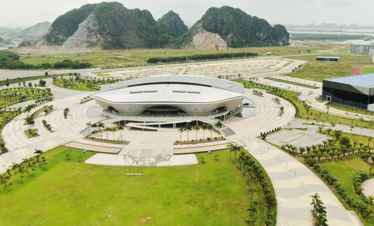 Gói thầu chăm sóc cây xanh tại Quảng Ninh: Sai sót nào khiến phải hủy thầu? Gói thầu Dịch vụ chăm sóc cây xanh tại Trung tâm Huấn luyện và Thi đấu thể dục thể thao Quảng Ninh yêu cầu nhiều nhân sự chủ chốt, trong đó có 46 nhân viên chăm sóc cây xanh. Ảnh: PV