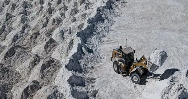Giá "vàng trắng" lao dốc hơn 30% từ đầu năm, thấp nhất trong vòng 16 tháng, xe điện sắp rẻ hơn? Giá "vàng trắng" lao dốc hơn 30% từ đầu năm, thấp nhất trong vòng 16 tháng, xe điện sắp rẻ hơn?